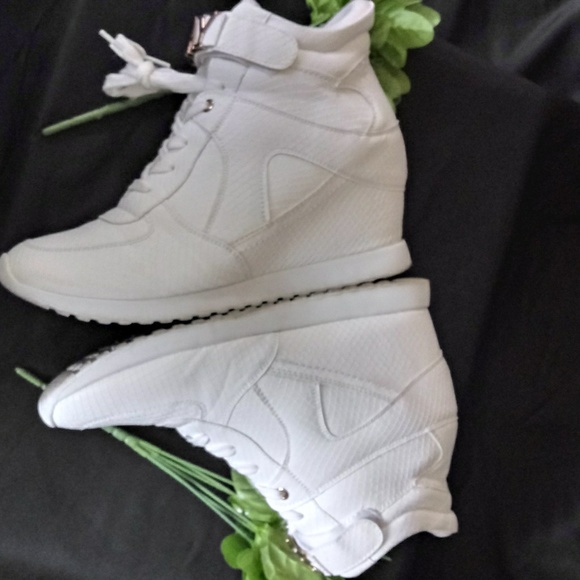 ShoeDazzle "SLAY" platform sneakers - Picture 3 of 8